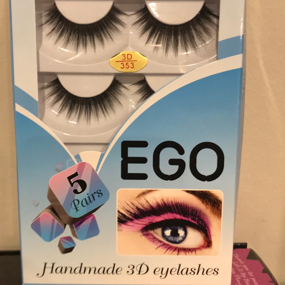 3D False Eyelashes - Picture 3 of 3